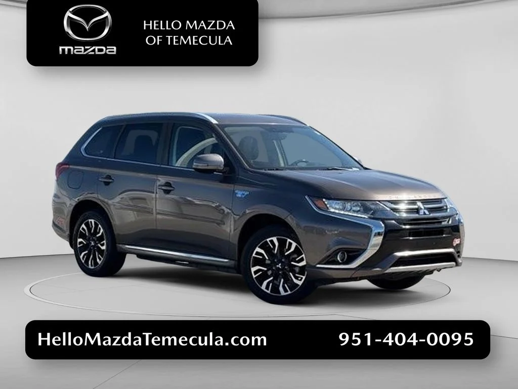 Used 2018  Mitsubishi SEL image 1
