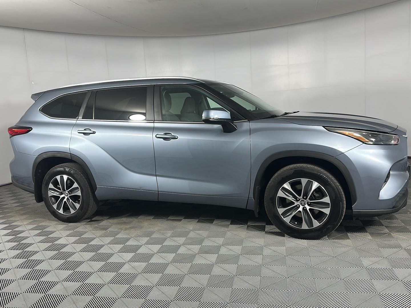 Used 2023 Moon Dust Toyota XLE image 8