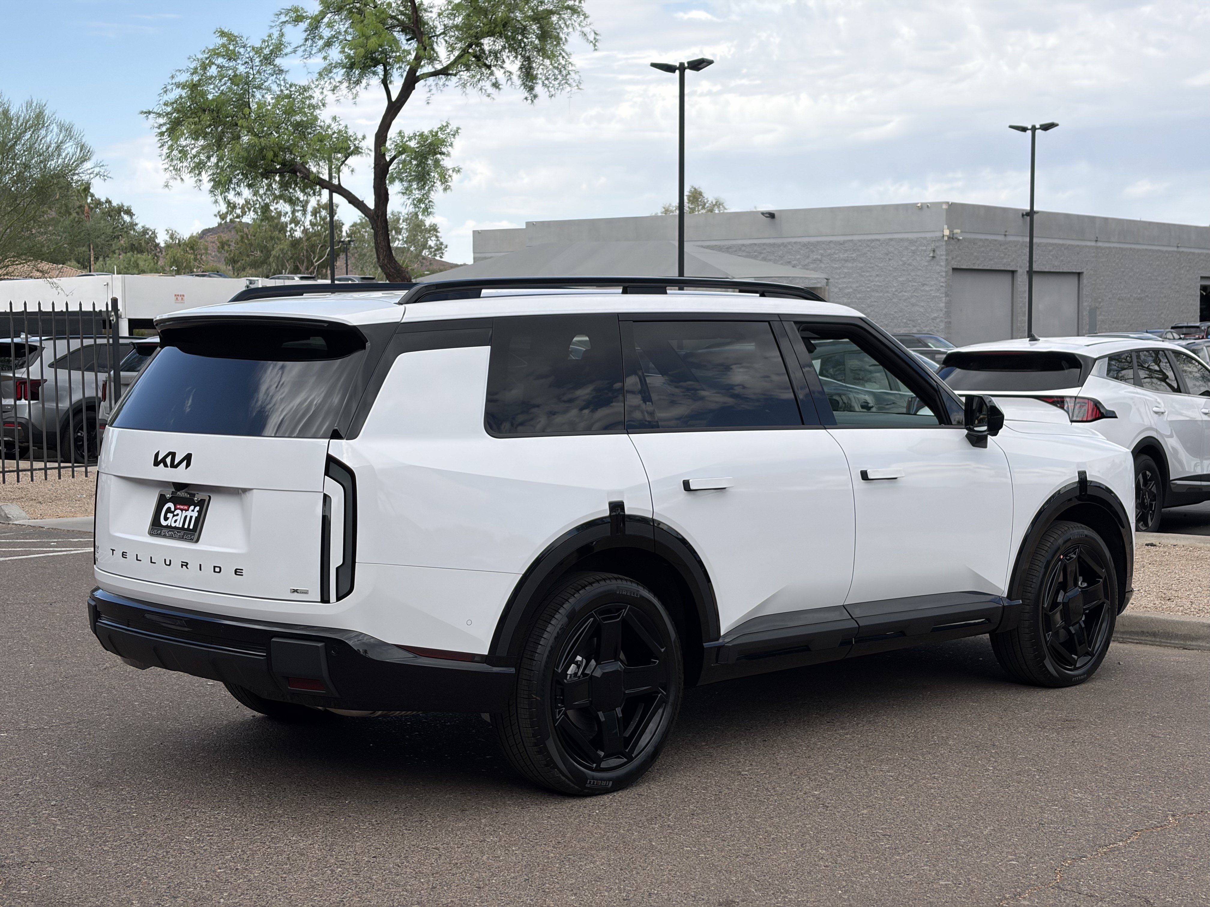 New 2027 Glacial White Pearl Kia X-LINE SX image 4