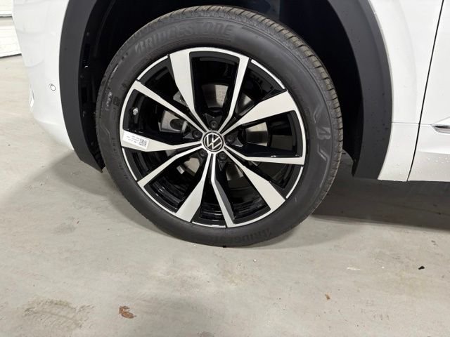 New 2026 White/off-white Volkswagen 2.0T SEL Premium R-Line image 8