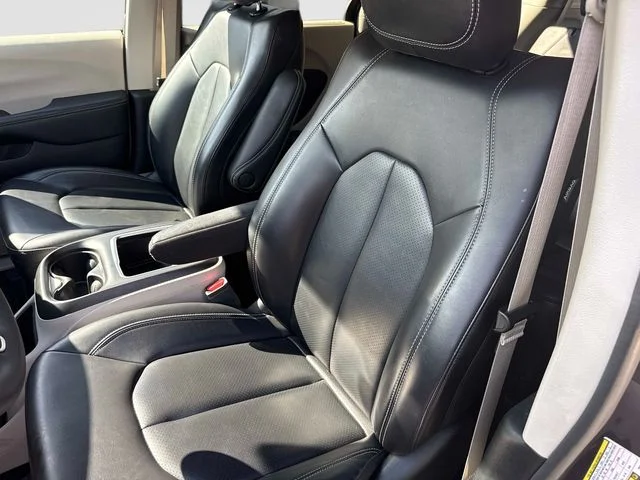 Used 2023 Gray Chrysler Touring L image 14