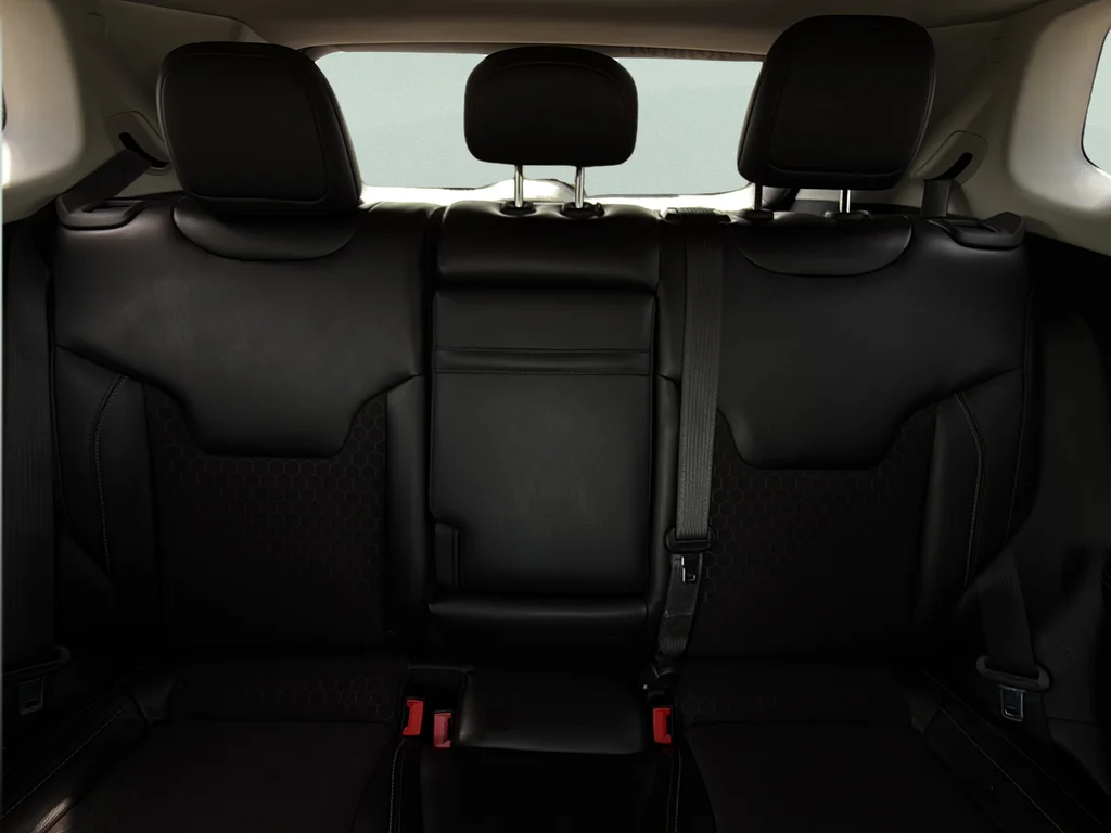 Used 2018 White Clearcoat Jeep Latitude image 32