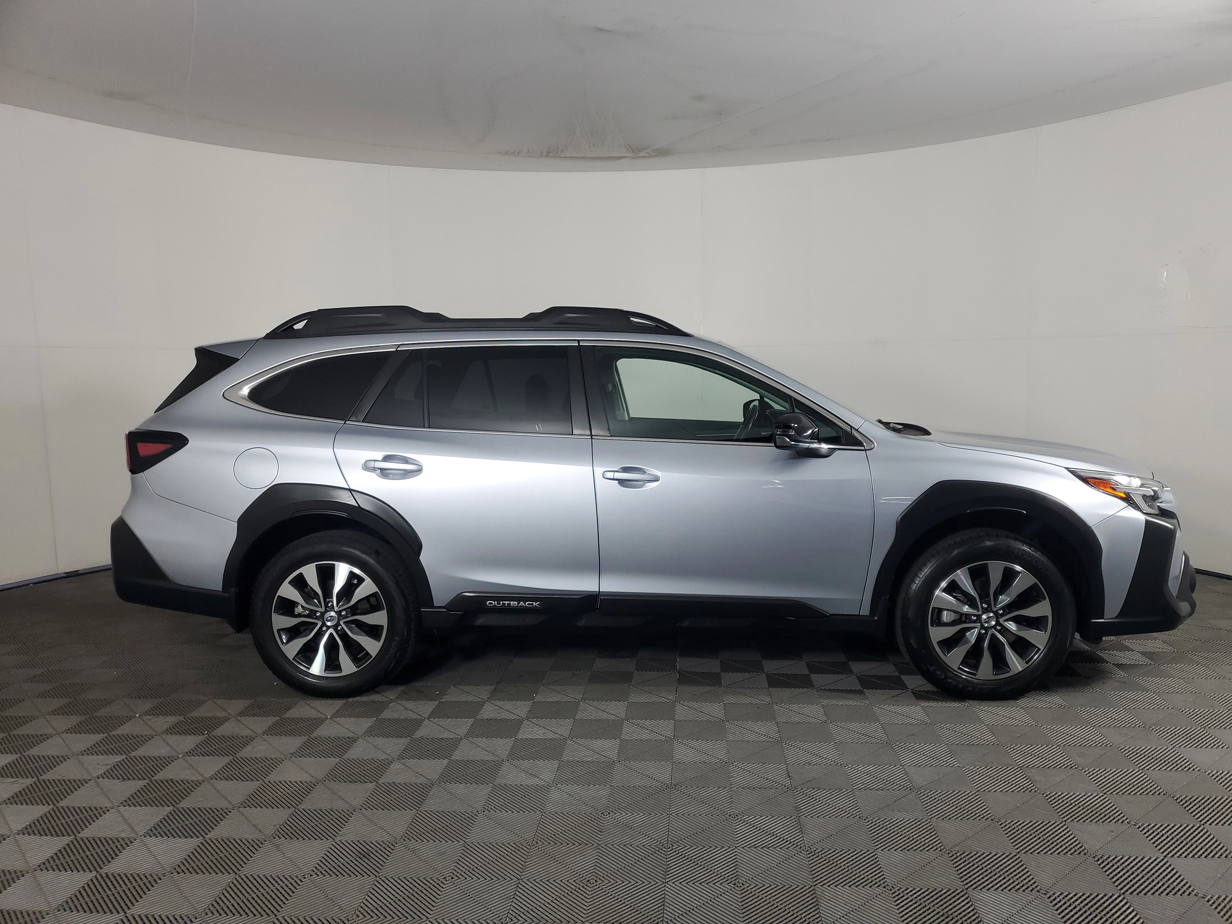 Certified Used 2024 Ice Silver Metallic Subaru Limited image 3