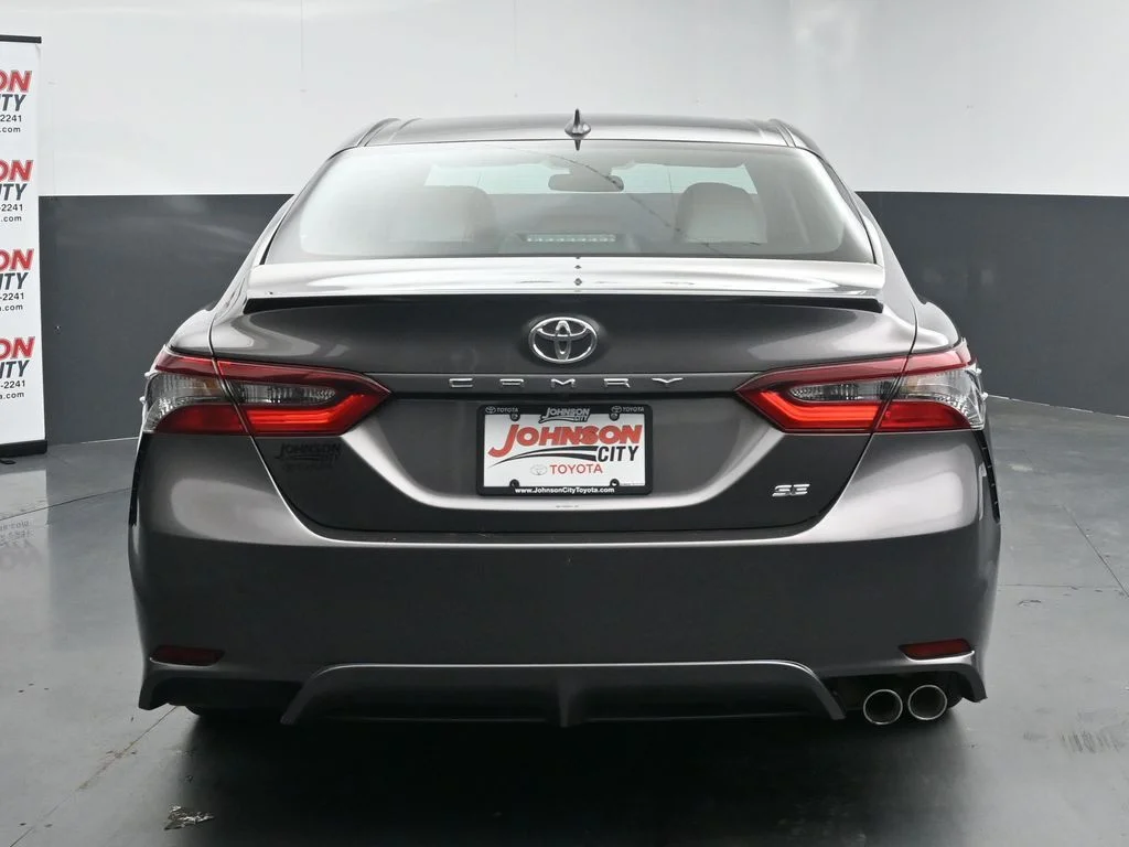 2022 Toyota Camry SE - Photo 8