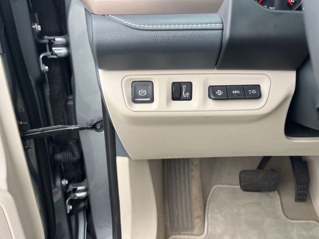 Used 2023 Silver GMC Denali image 35