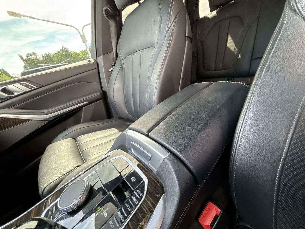 Used 2021 Black BMW xDrive40i image 24