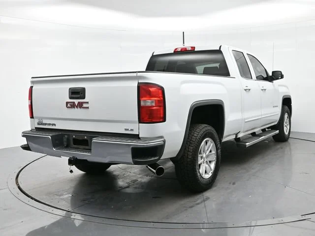 Used 2017 SUMMIT WHITE GMC SLE image 7