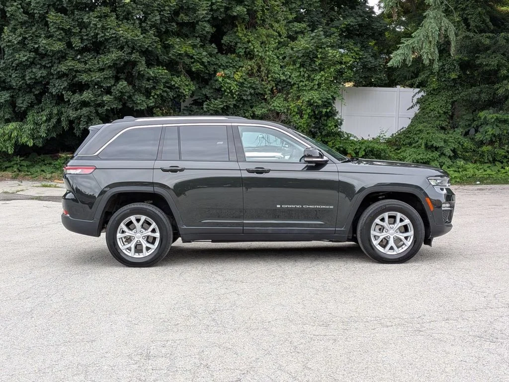 Used 2023 Brown Jeep Limited image 2
