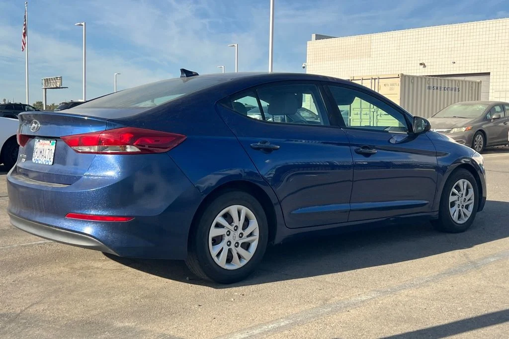 Used 2017 Blue Hyundai SE image 6