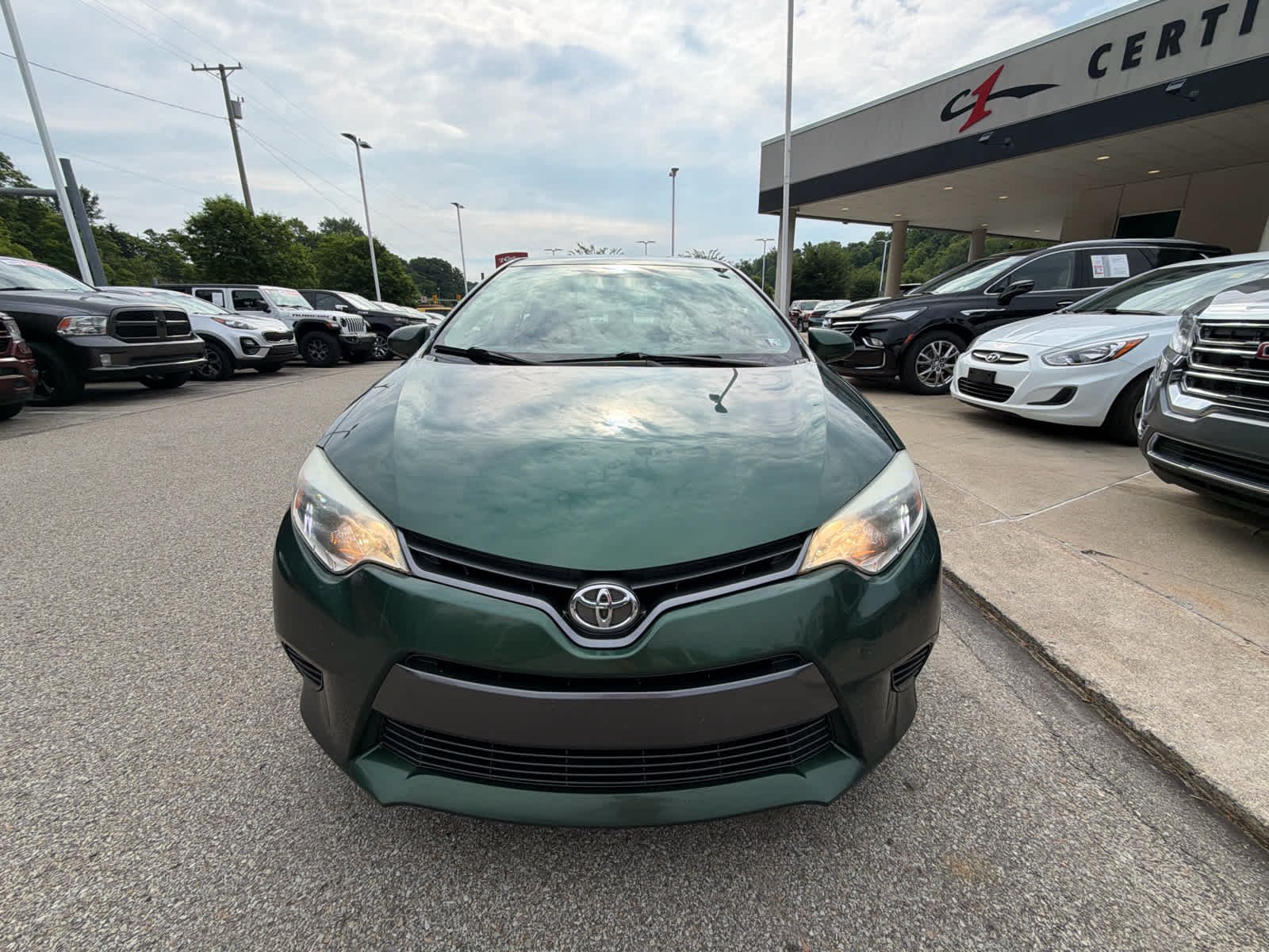 Used 2015  Toyota L image 2