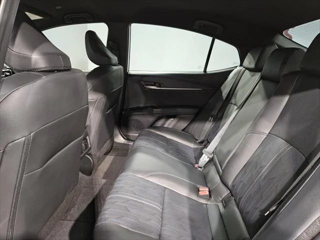 Certified Used 2025 WIND CHILL PEARL Toyota  image 35