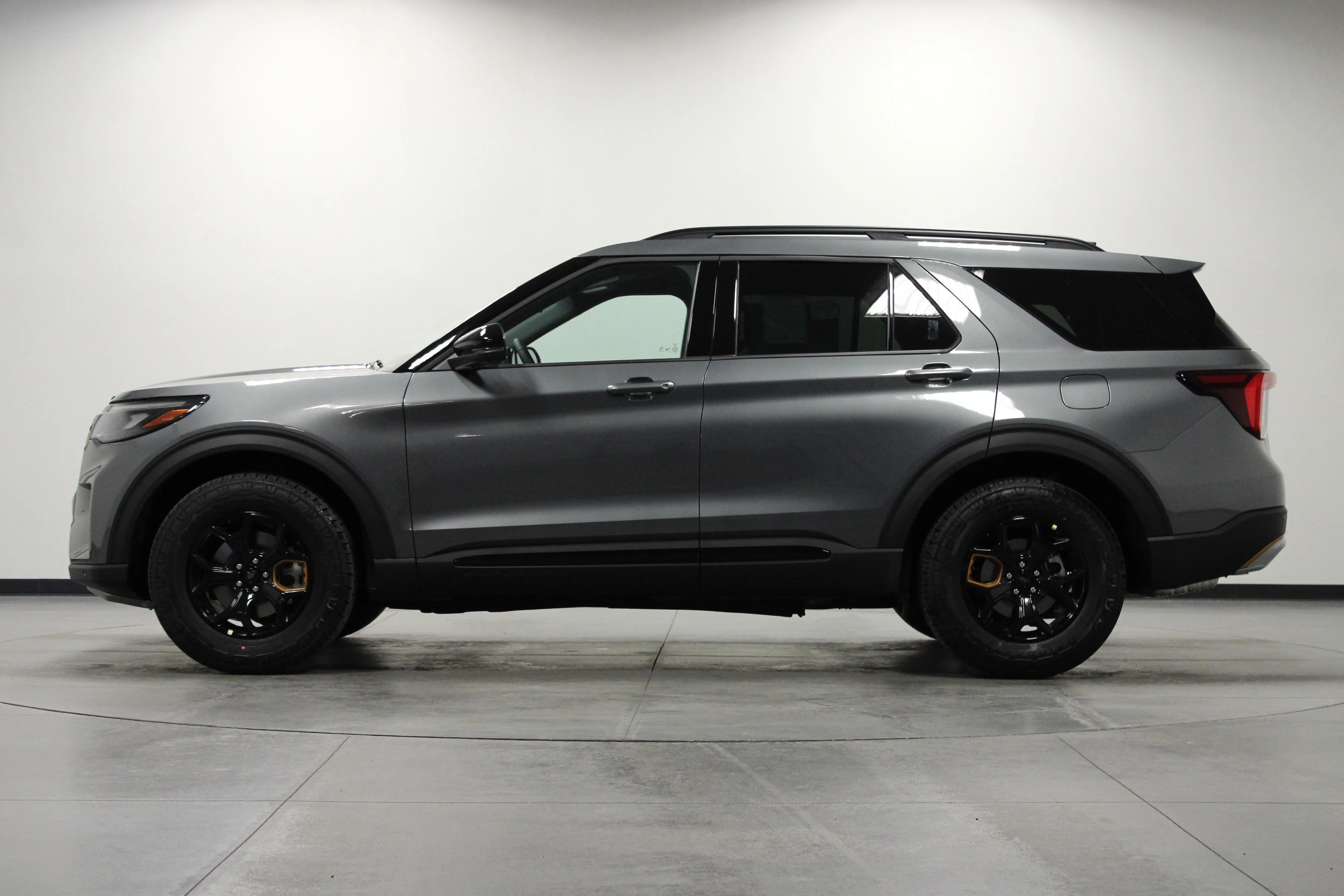 New 2026 Carbonized Gray Metallic Ford Tremor® image 7