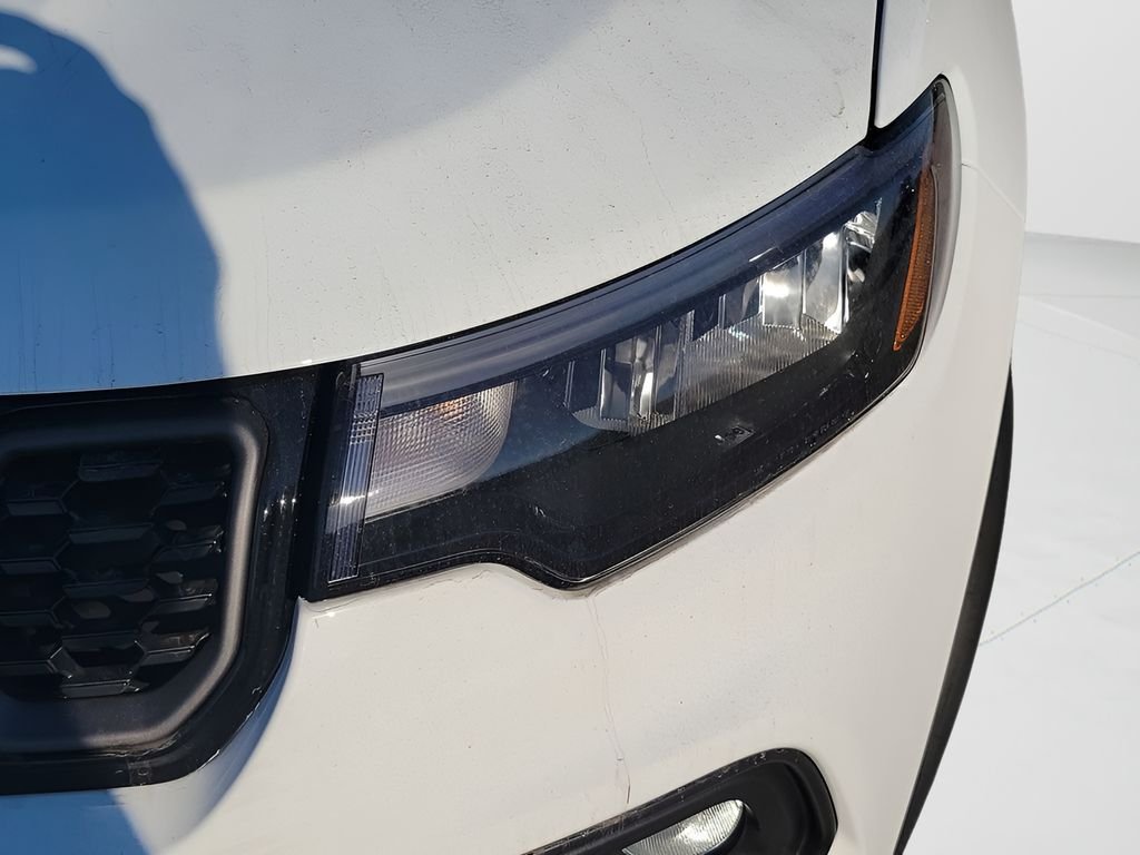 New 2026 Bright White Clear-Coat Exterior Paint Jeep Latitude image 16
