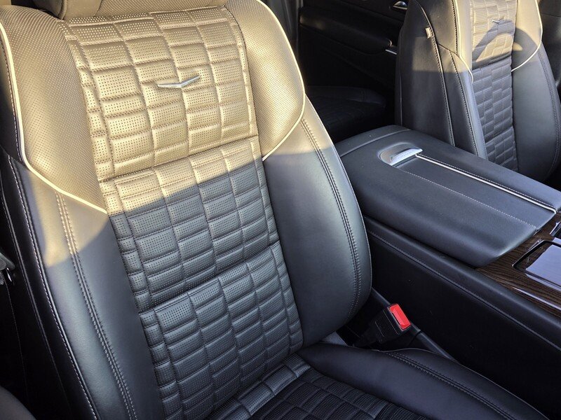 Used 2023 Argent Silver Metallic CADILLAC 4WD 4DR SPORT PLATINUM image 18