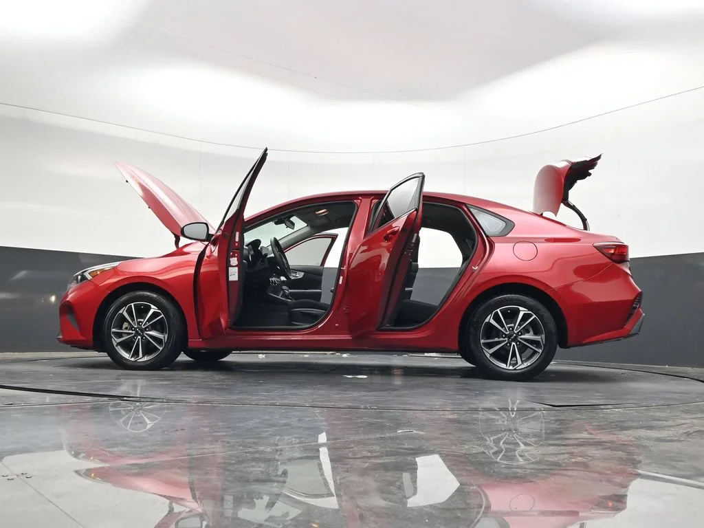 Used 2023 Red Kia LXS image 39