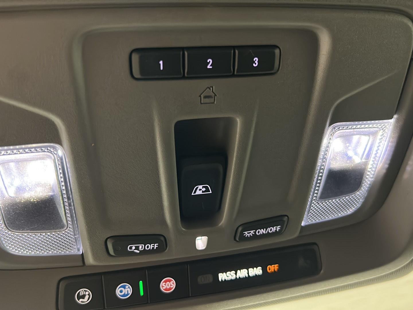 Used 2022 Summit White GMC SLE image 27