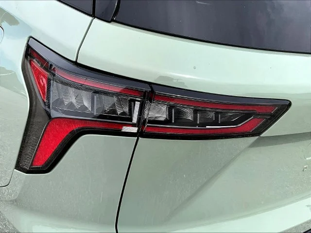 Used 2025 Green Chevrolet LT image 26