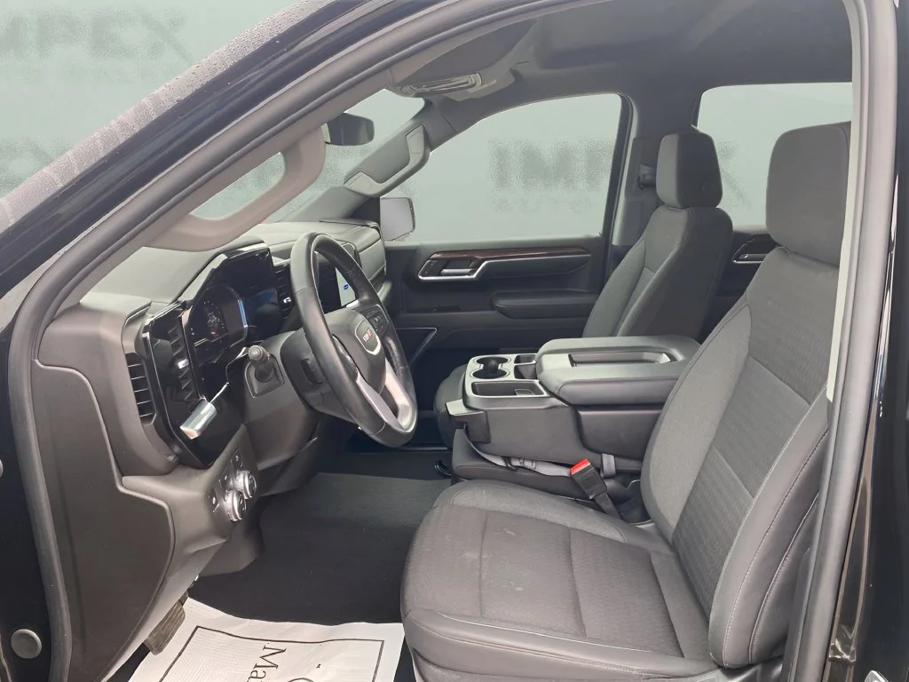 Used 2025 Onyx Black GMC Elevation image 9