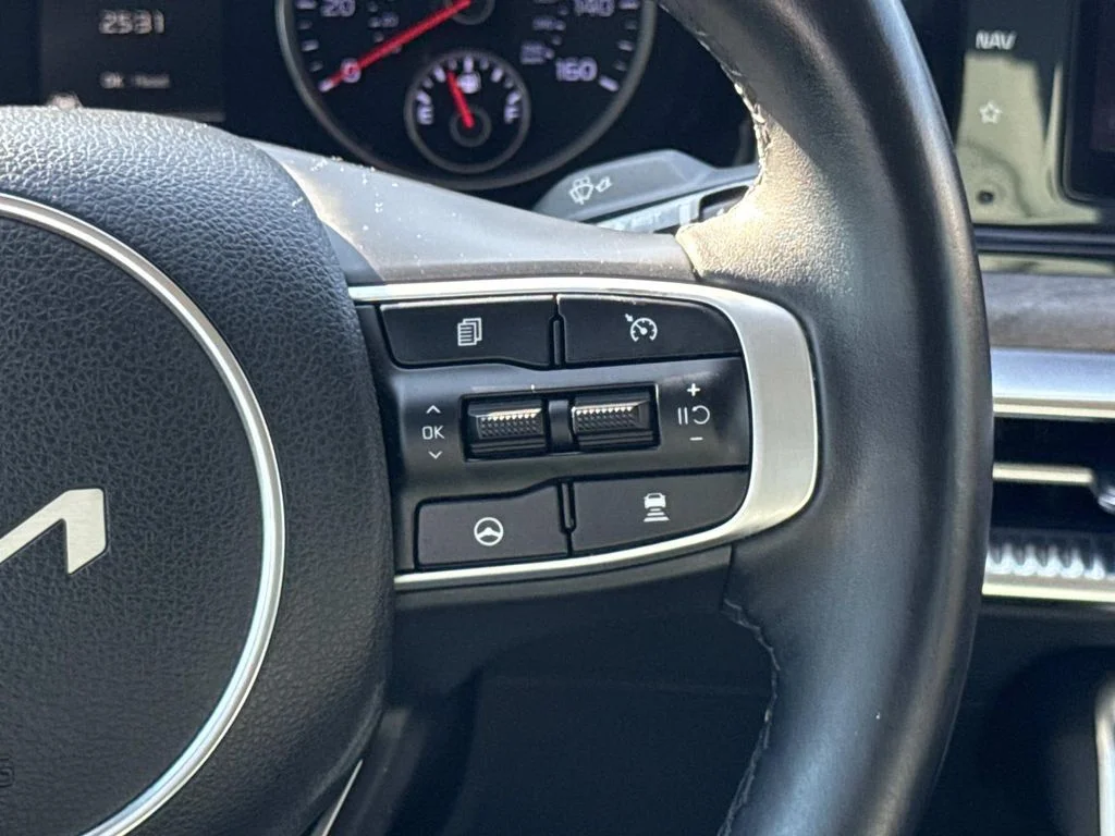 Used 2022 Black Kia EX image 14