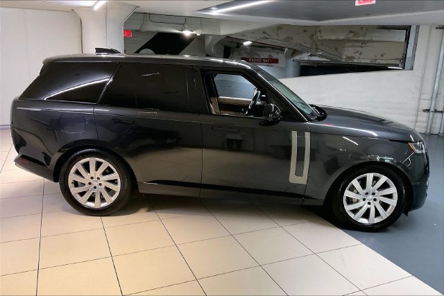 Used 2024 Gray Land Rover SE image 9