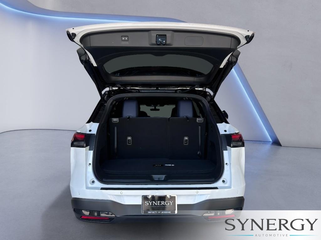 New 2027 2T RAD WHT INFINITI Sport AWD image 8