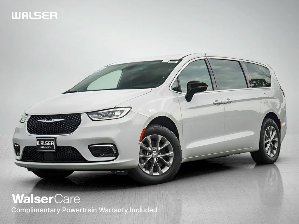 New 2026 Bright White Clearcoat Chrysler Select image 1
