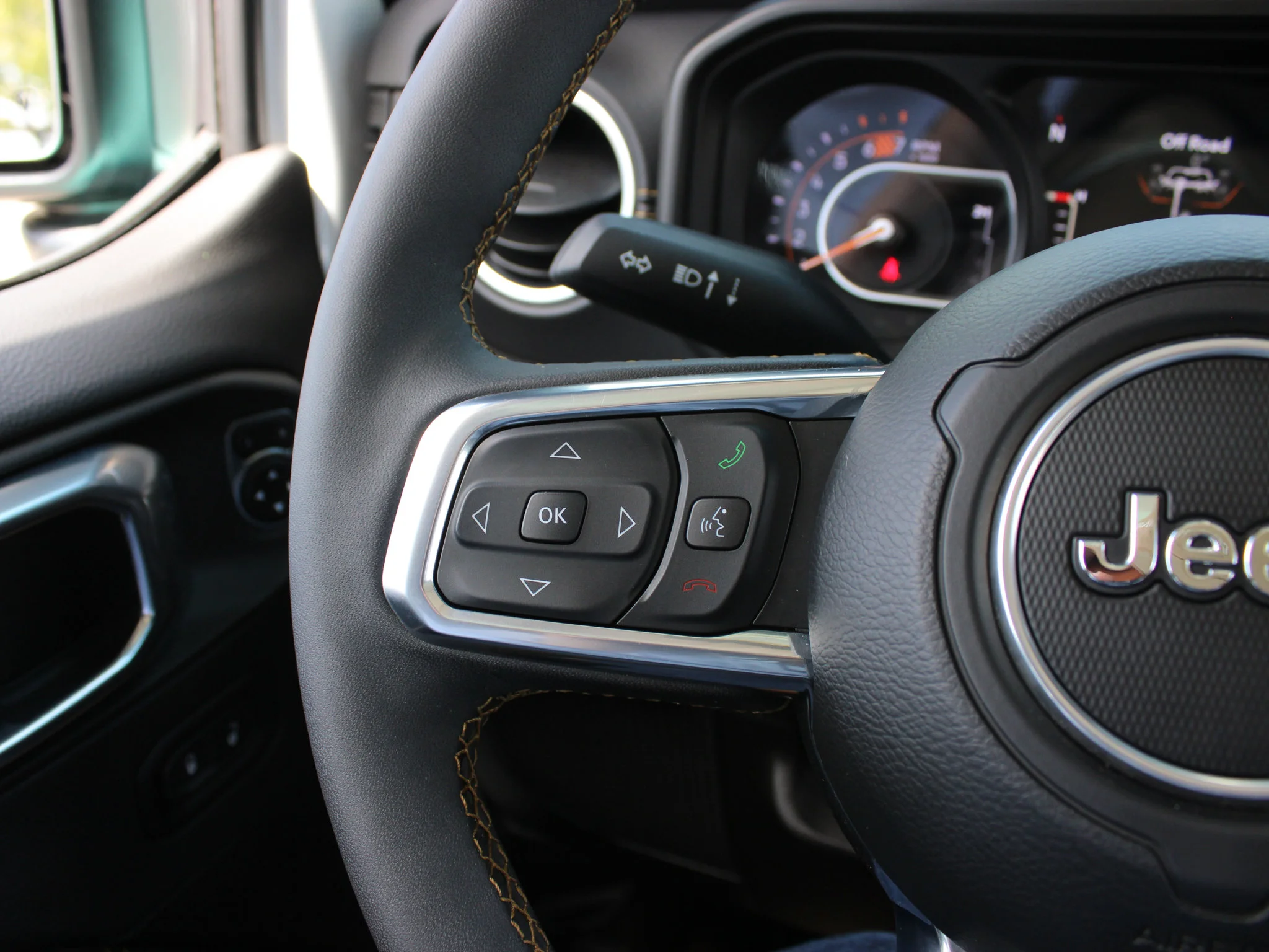 Certified Used 2025 White Jeep Sahara * No Accidents | Tiffany Blue | McKinley Leather | Adaptive Cruise | Apple CarPlay | Alpine image 23