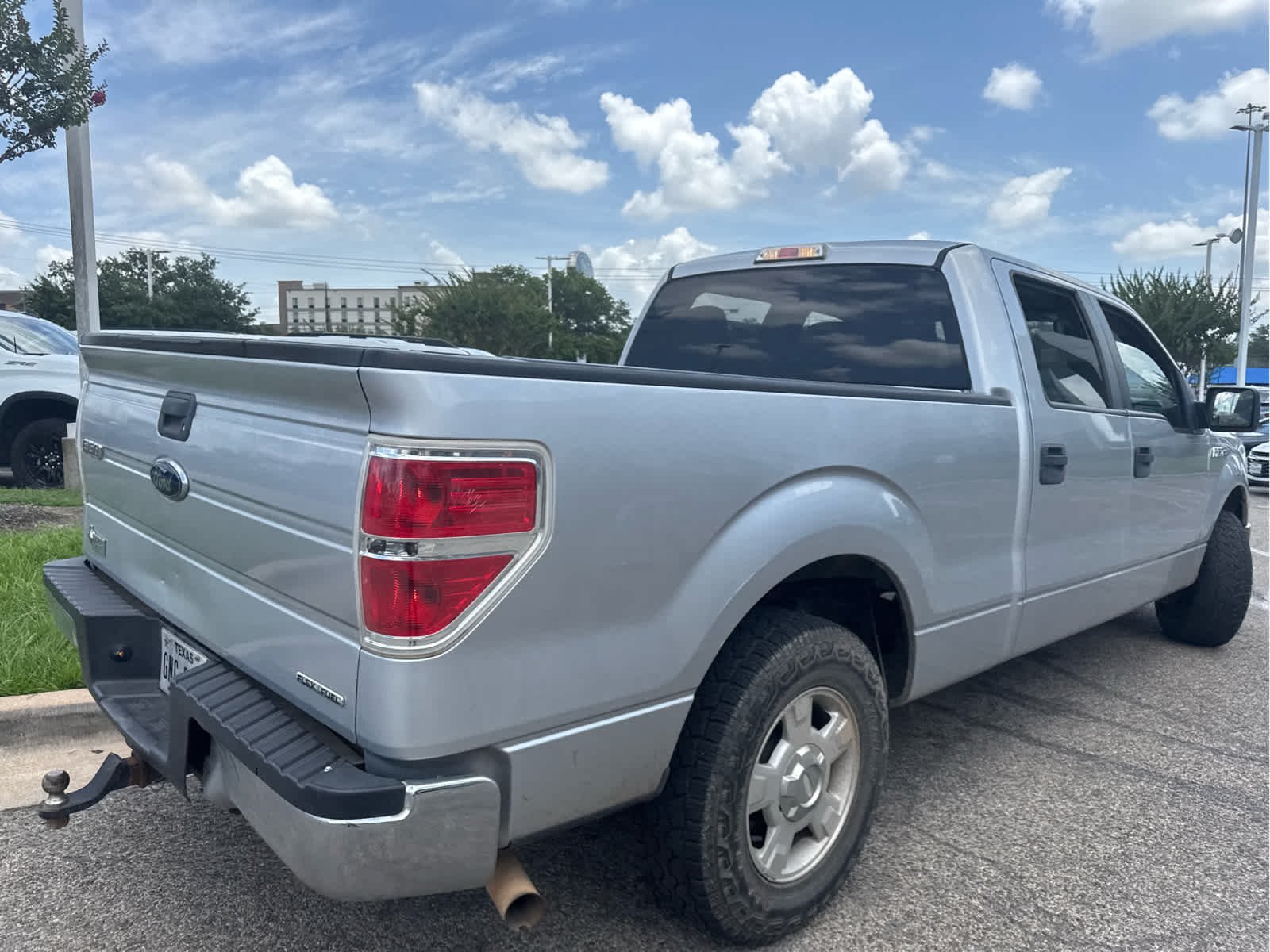 Used 2013 Ingot Silver Metallic Ford XLT image 3