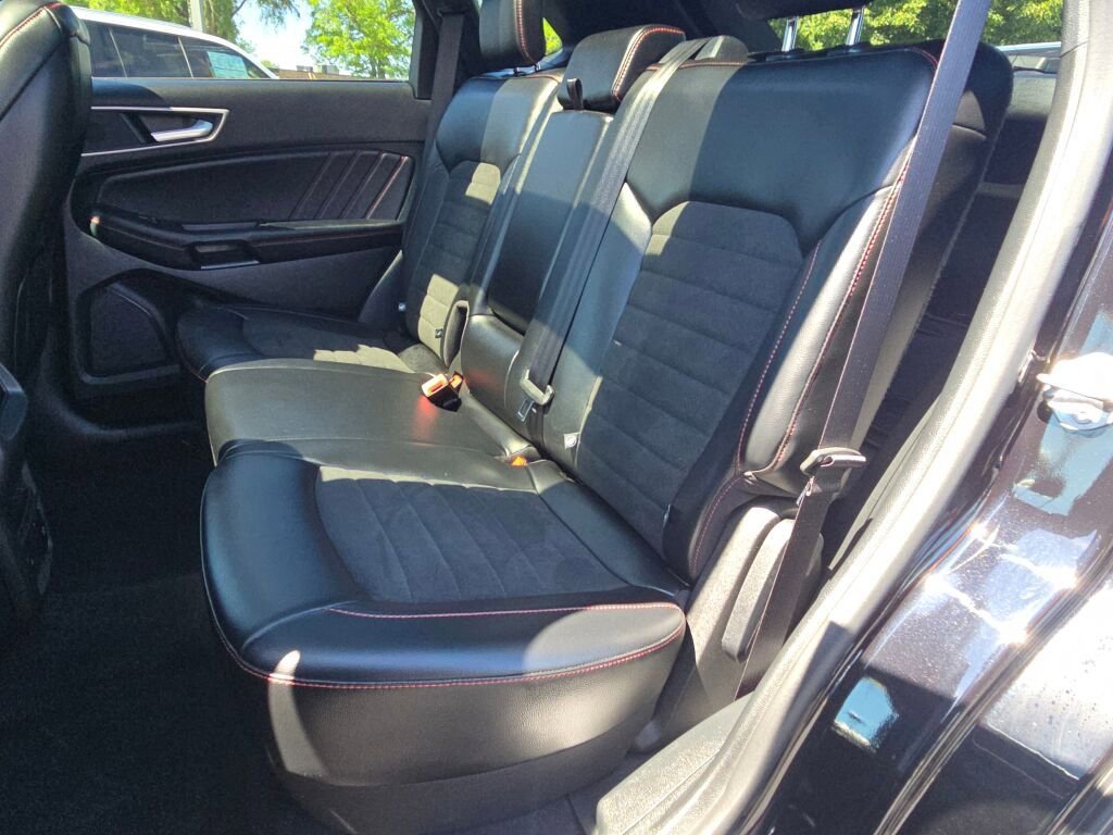 Used 2023 Black Ford SEL image 19