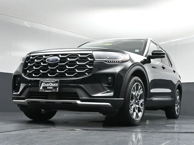 Used 2025 Black Metallic Ford Platinum image 41