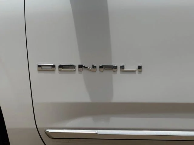Used 2025 Summit White GMC Denali image 3