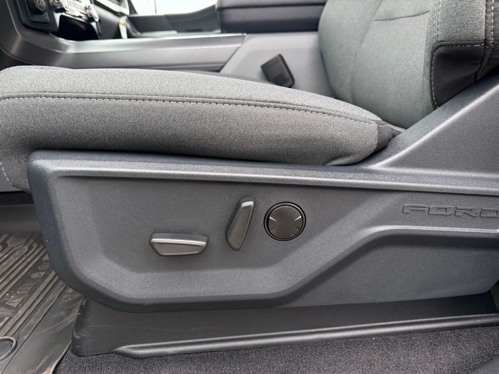 New 2026 Agate Black Metallic Ford XLT image 6