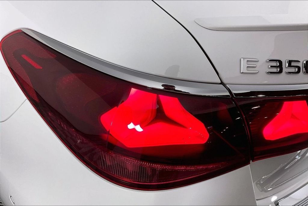 2026 Mercedes-Benz E-Class E350 - Photo 25