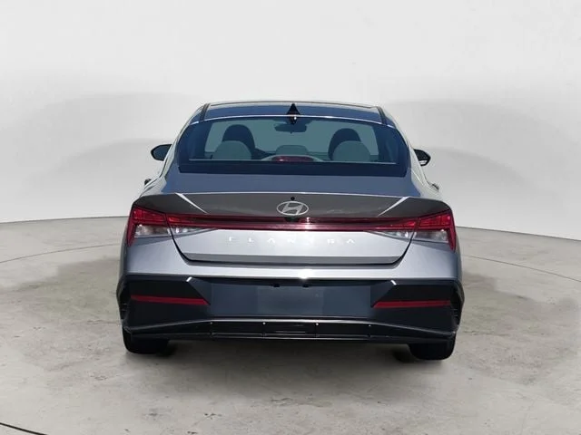 Used 2025 Fluid Metal Hyundai SEL Convenience image 4