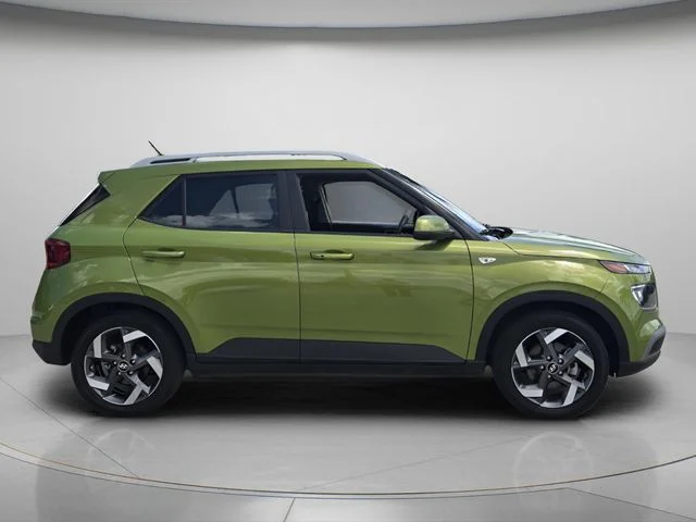 Used 2024 Green Hyundai SEL image 4