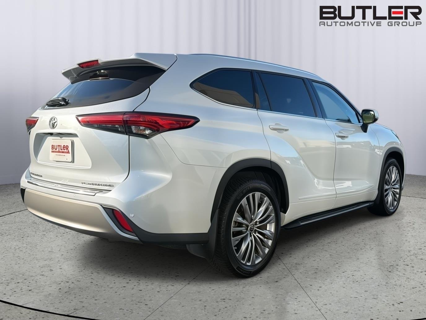 Used 2022 Wind Chill Pearl Toyota Platinum image 6