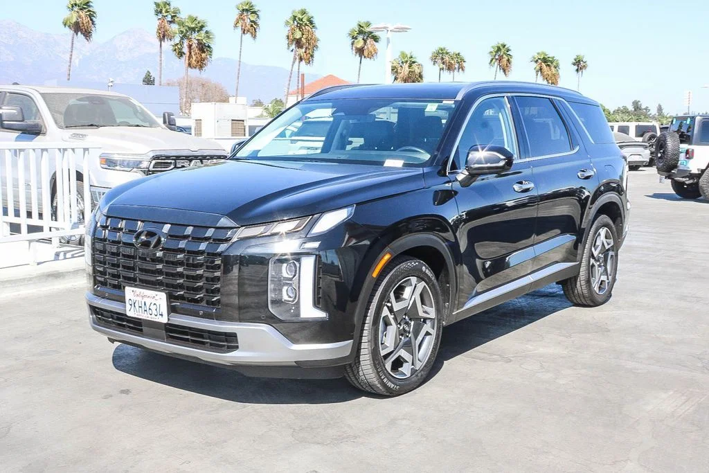 Used 2024 Black Hyundai SEL image 4