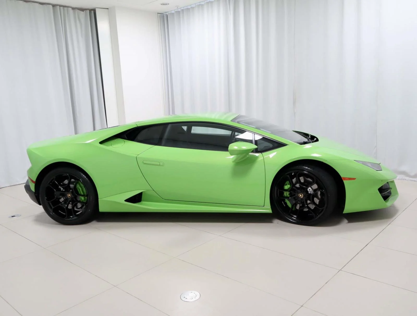 Used 2018 Verde Mantis Pearl Effect Lamborghini RWD Coupe image 6