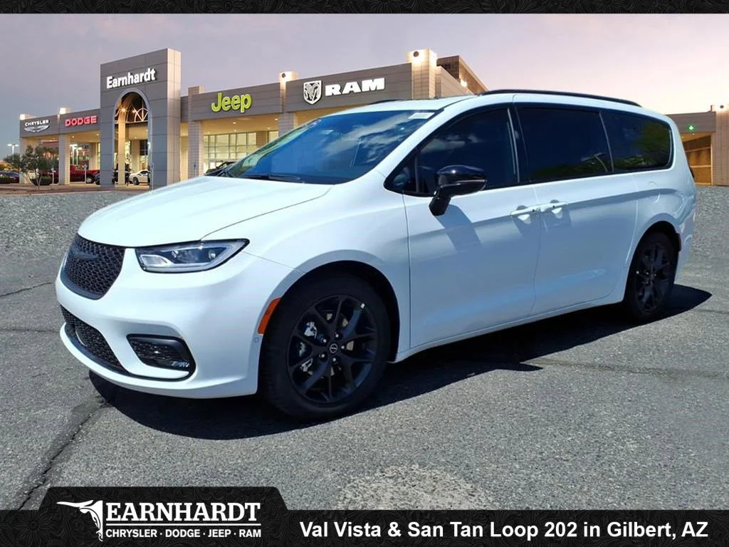 2026 Chrysler Pacifica Limited's photo