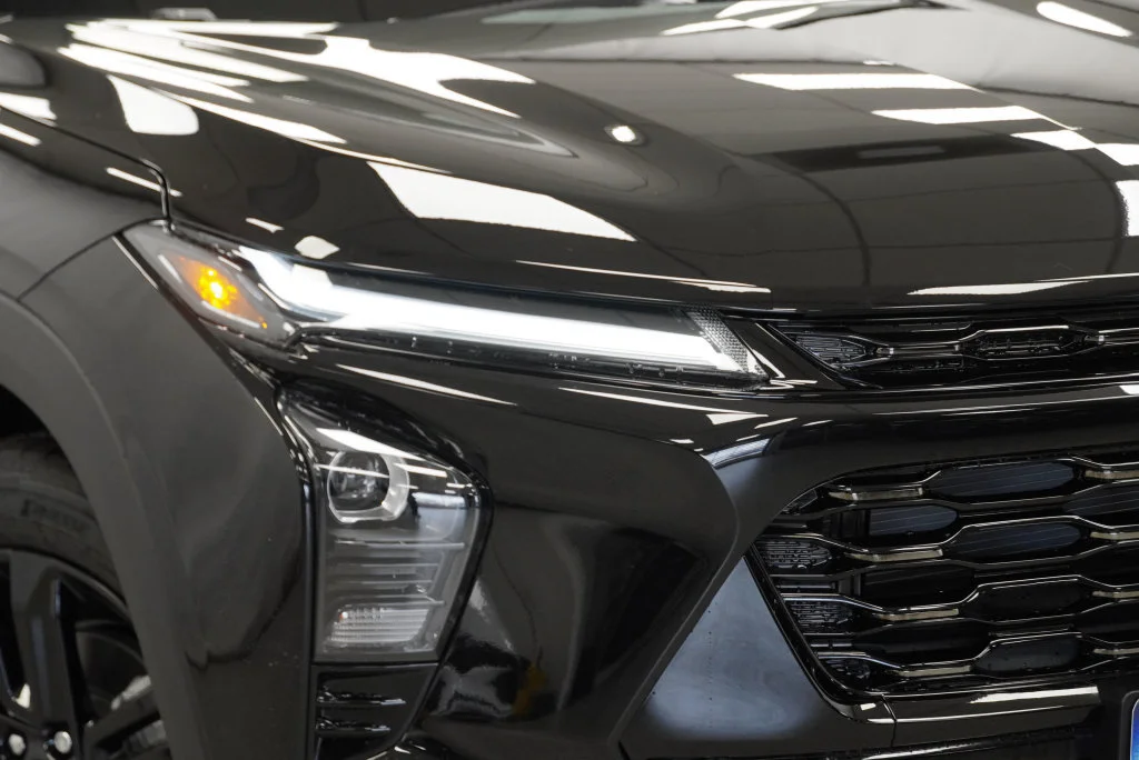 New 2026 Mosaic Black Metallic Chevrolet ACTIV image 9