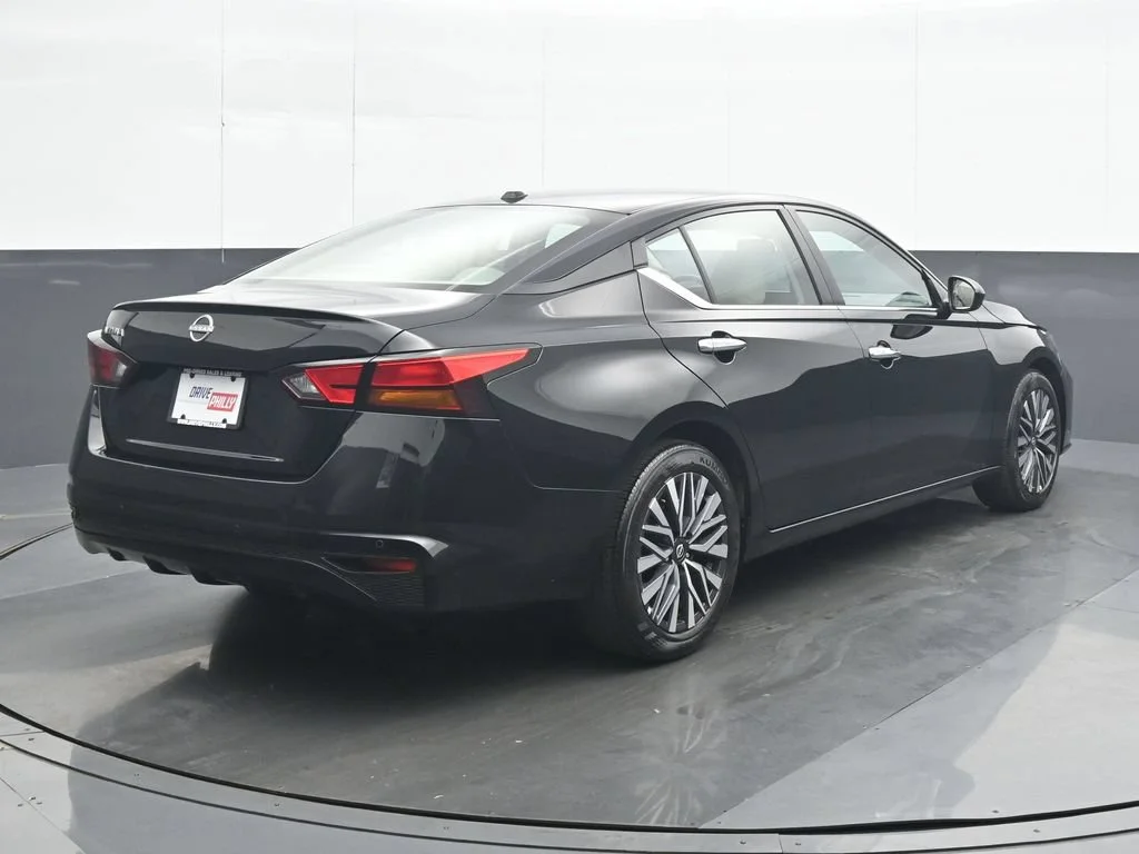 Used 2025 Black Nissan 2.5 SV image 6