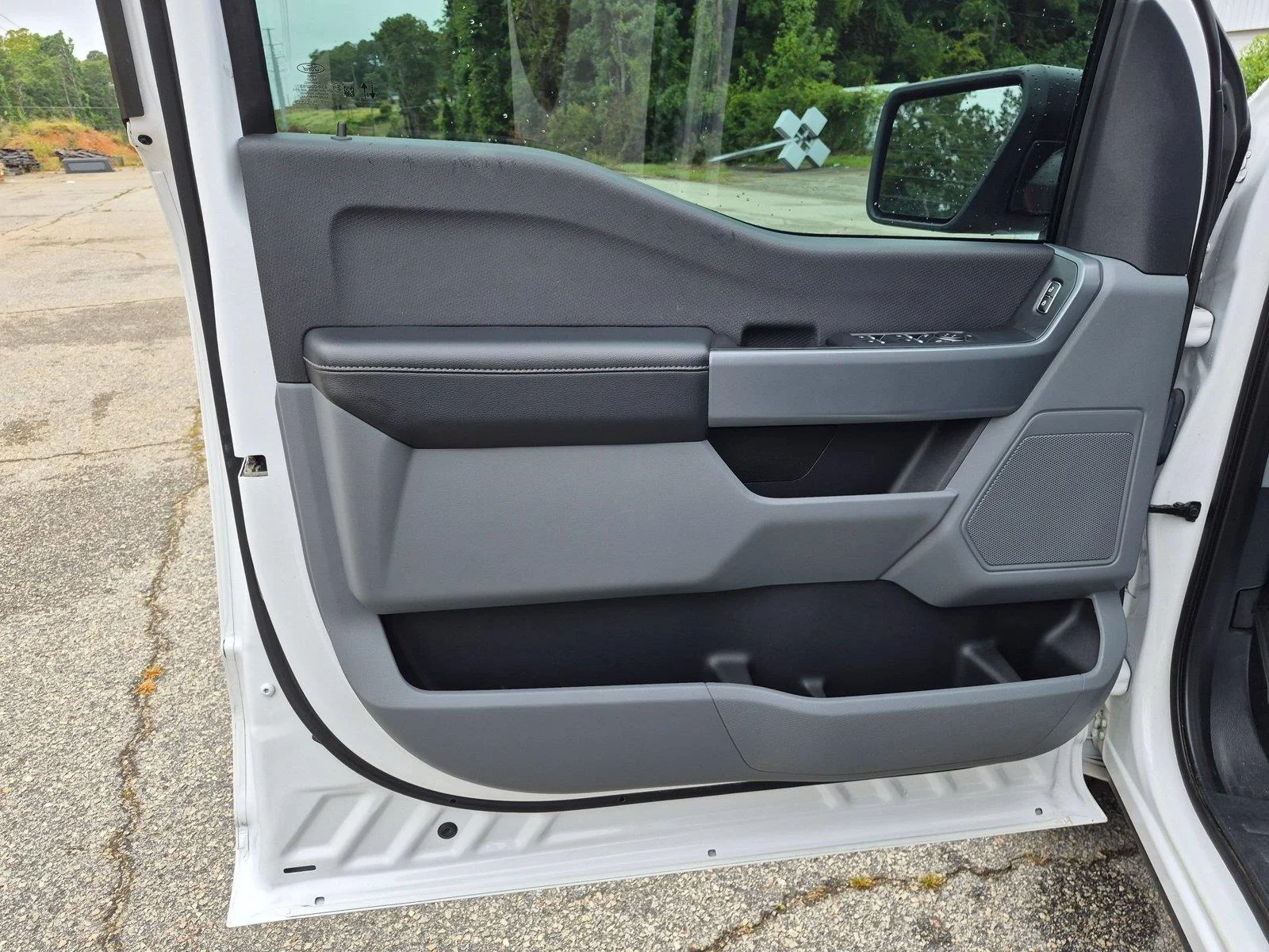 Used 2023 Oxford White Ford XLT image 11