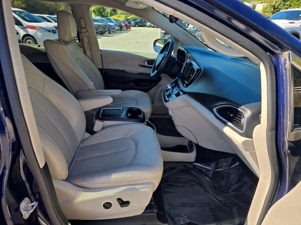 Used 2018 Blue Chrysler Touring L Plus image 30