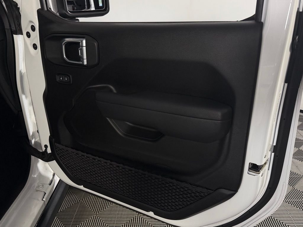 Used 2025 White Jeep Rubicon 4xe image 33