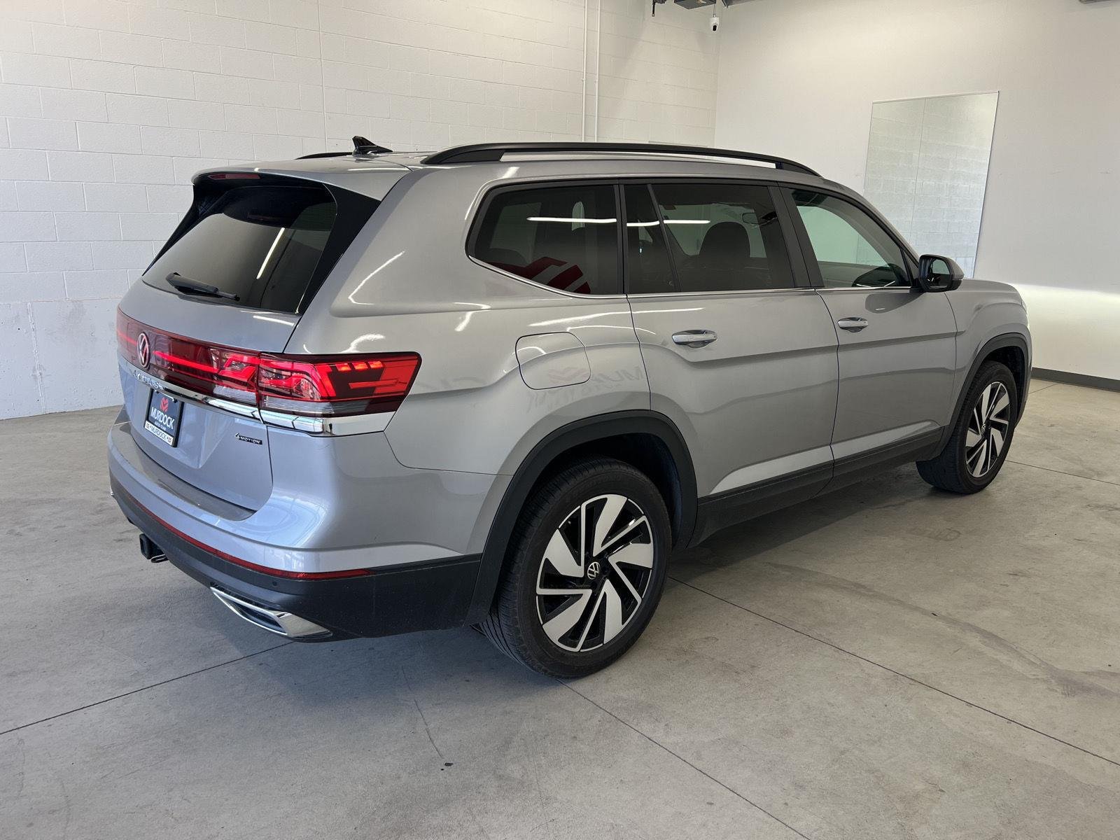 2025 Volkswagen Atlas SE w/Tech - Photo 4