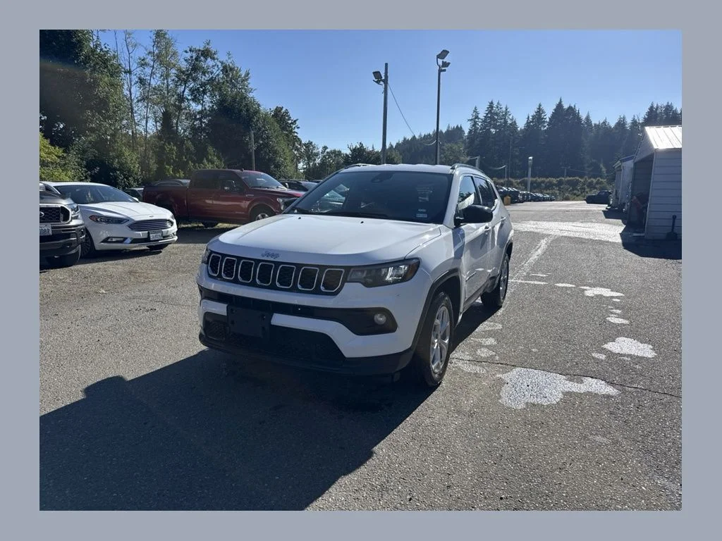 Used 2024 White Jeep Latitude image 1