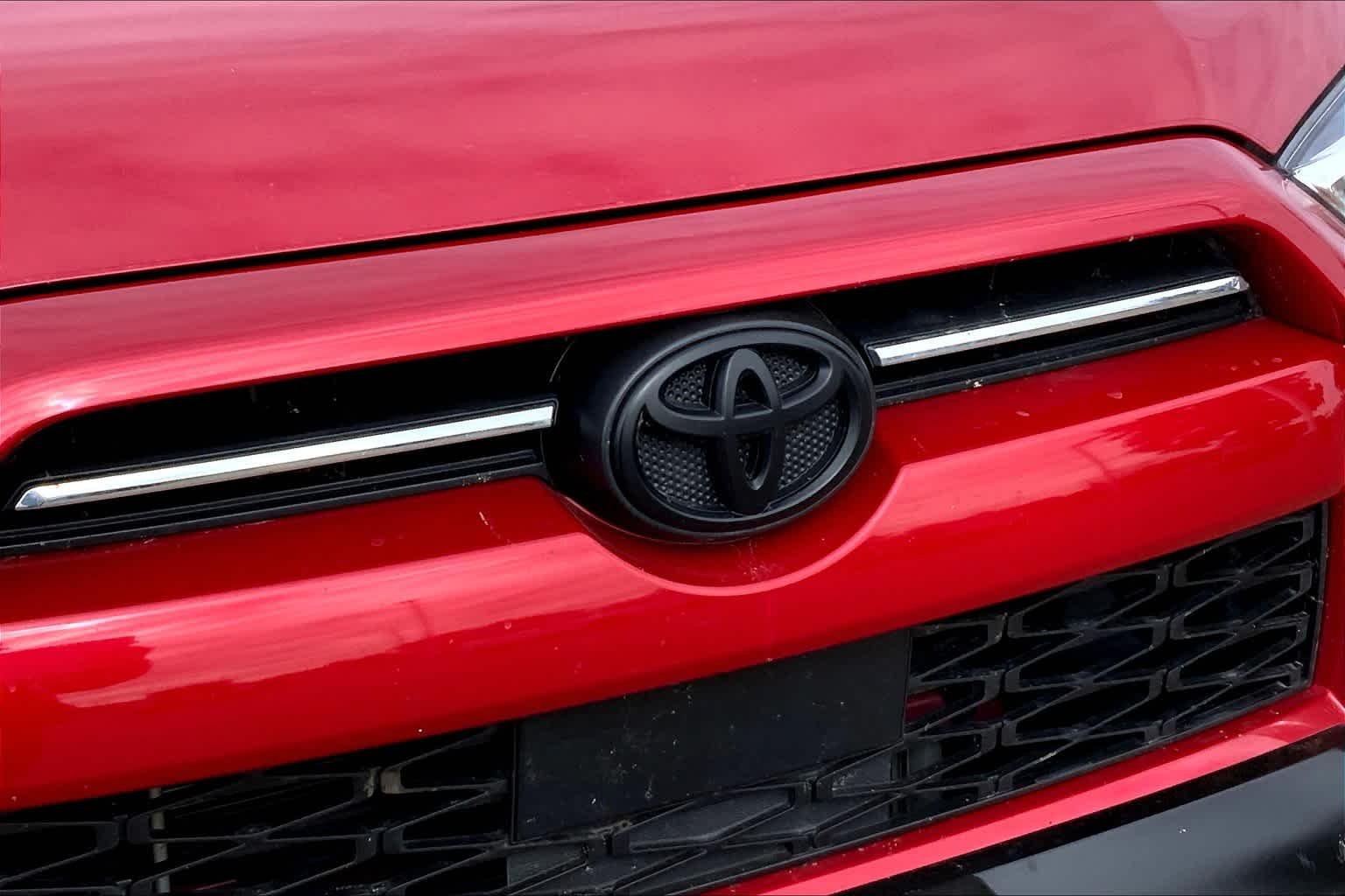 Used 2021 Barcelona Red Metallic Toyota Venture image 30
