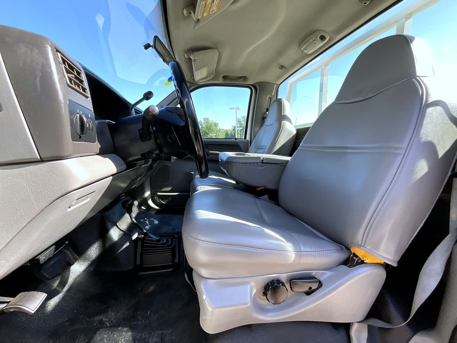 2004 Ford F-550 - Photo 10
