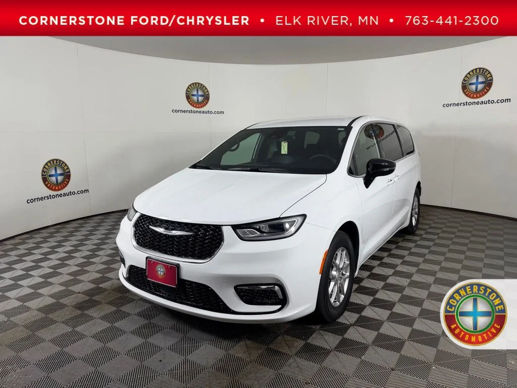 2025 Chrysler Pacifica Select's photo