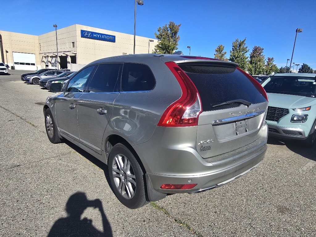 Used 2016 Seashell Metallic Volvo T5 Premier image 15